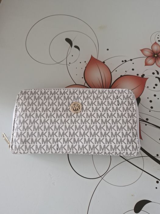 Portofel frumos pentru doamne