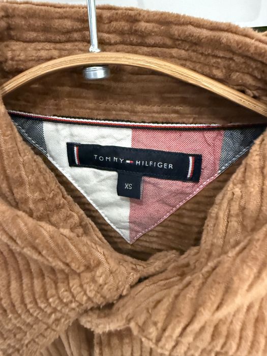 ЧИСТО НОВА Tommy Hilfiger Кадифена Риза / Яке