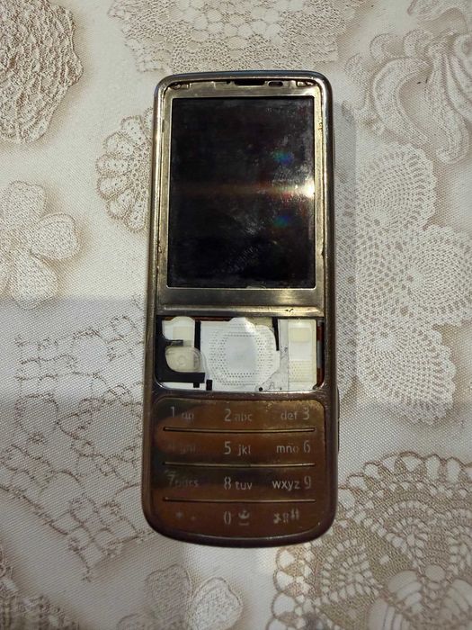 Продавам два броя телефони НОКИЯ