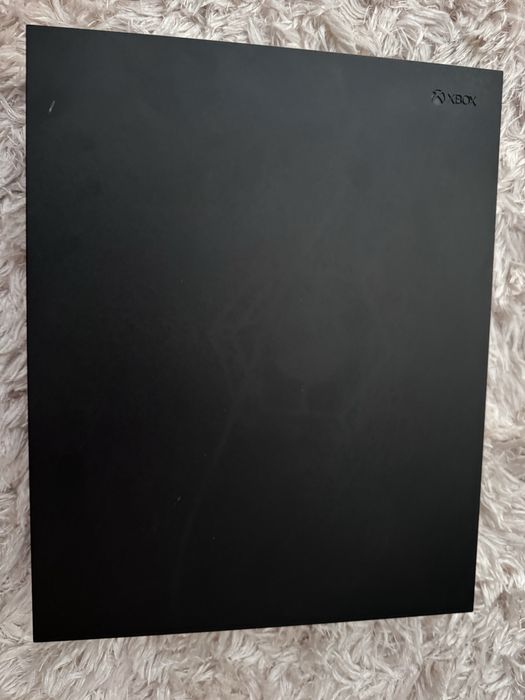 Vând consola Xbox one x