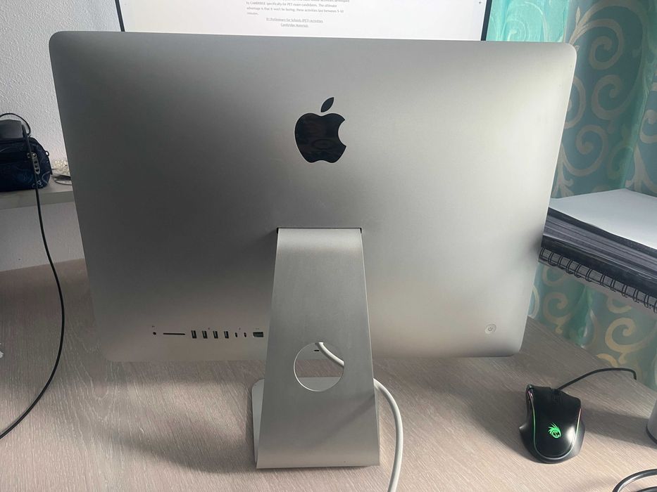 iMac 21.5 ,Intel Core I5 2.3 GHz, 64 MB Intel Iris Plus Graphics 640