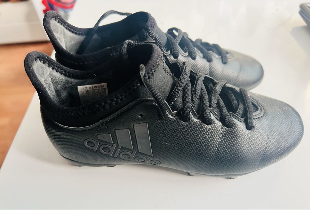 Бутонки на Адидас 33 номер