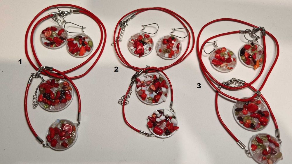 Set bijuterii martisor-pietre semipretioase in rasina