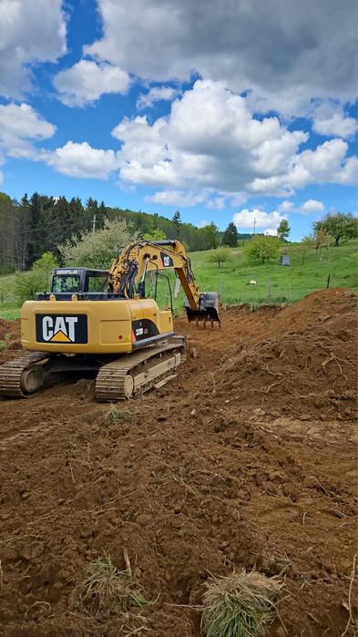 Prestam servicii cu Excavator senile cu lama de 26 tone si cupa 1.3 mc