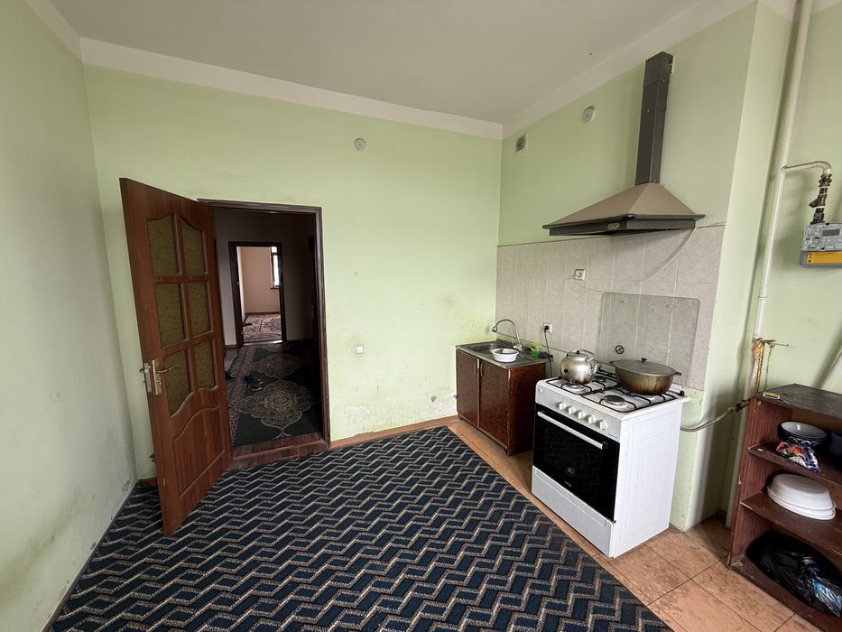 Termiz sh, vokzal TISU turist politsiya oldida 63,9 mkv, 2 xona