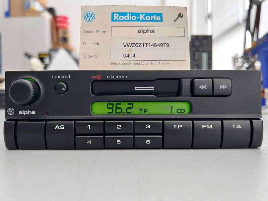 Оригинални автомобилни радио-касетофони