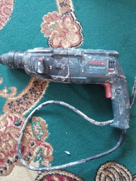 Перфоратор BOSCH gbh240