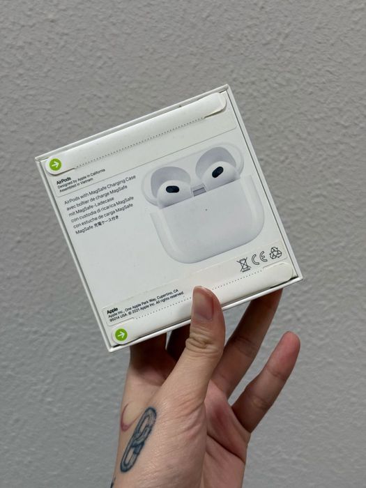 Продам Airpods 3