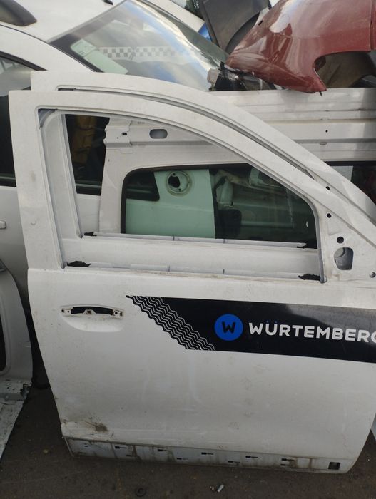 Ușa stânga ușor atinsă Dacia doker
