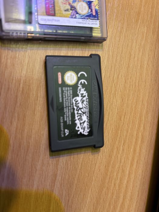 Vand casete pentru Nintendo portabil