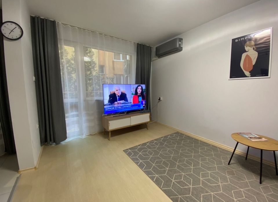 Дава се под наем Двустаен апартамент в Варна, Център - 75 кв.м за 459 € - Снимка #1