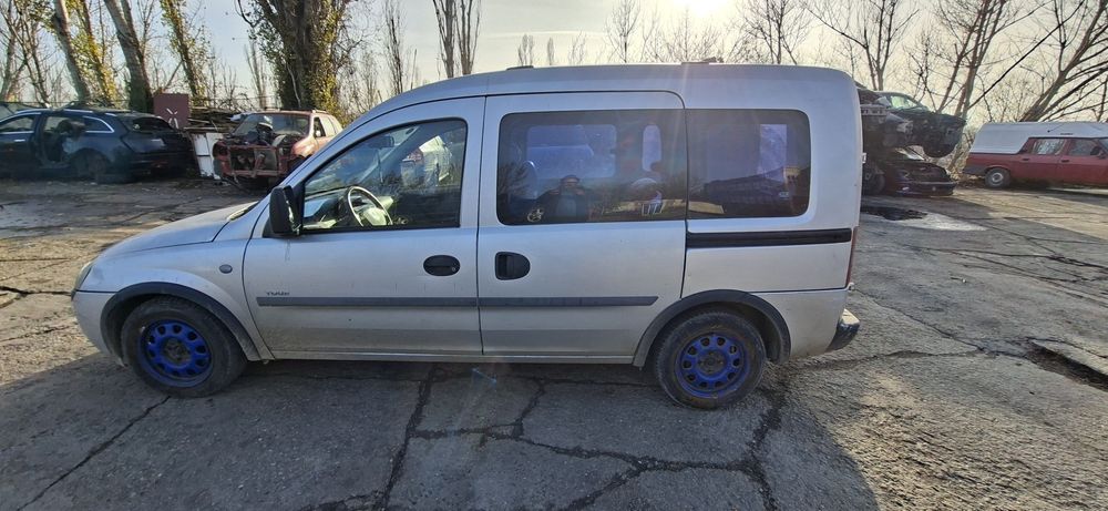 Dezmembrez Opel Combo C 1.6 B 2003