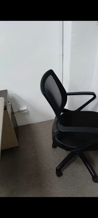 Продам офисный стол с тумбочками, Стулья кресло