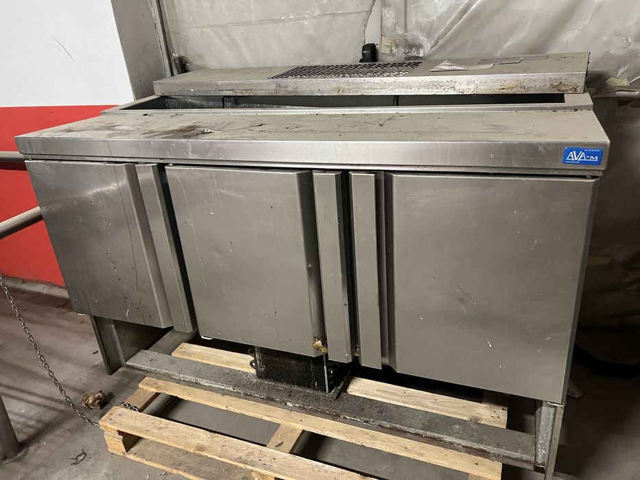 Салатен бар с 3 врати