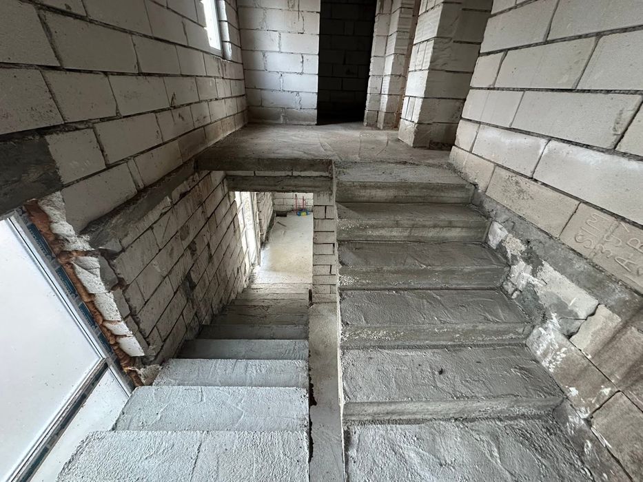 Jumătate de duplex / Duplex întreg la roșu in Săsar, Baia Mare