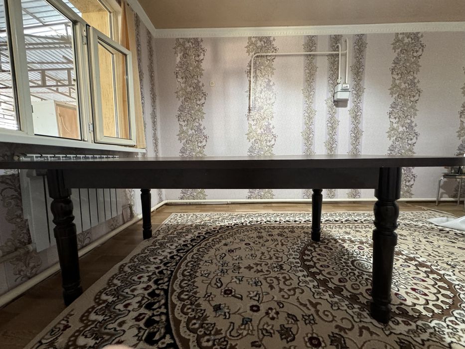 Стол гостевой/обеденный