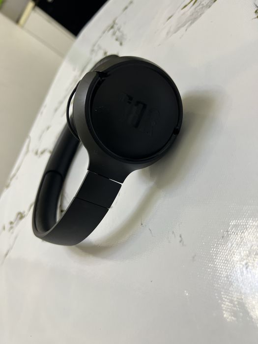 Безпроводной наушник