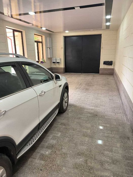 Sotiladi Amir Temur mahallada 2 qavatli uy 12 sotix, mo'ljal BM Univer