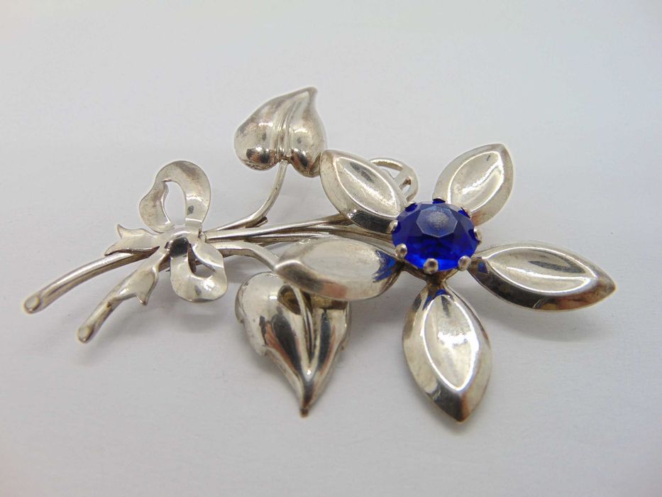 Brosa floare din argint