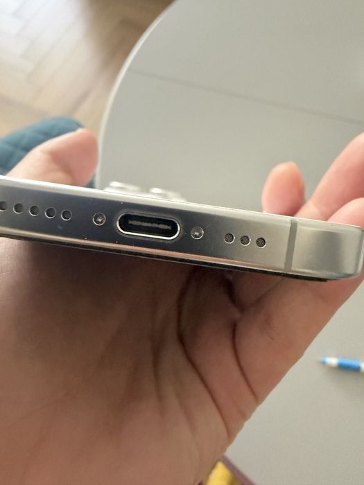 Продам Iphone 16 pro