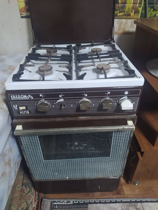 Продам газ плиту