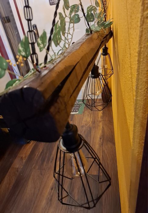 Ръчно изработена лампа от 70- годишна дървена греда