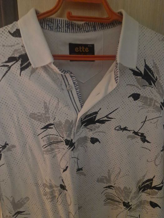 Продават се мъжка тениска