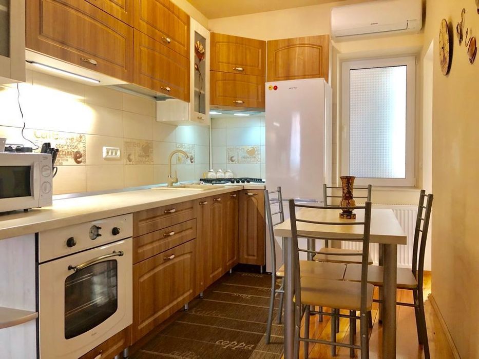 Apartament 3 camere decomandat, etaj 1, Brașov - Centrul Istoric