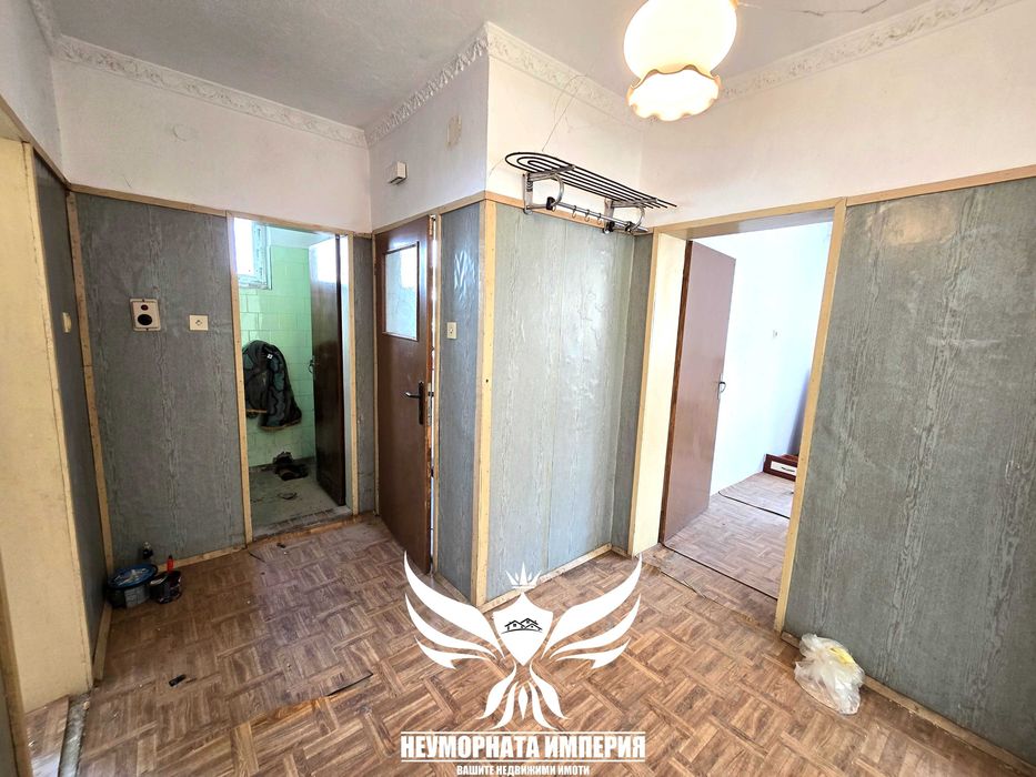 Продавам тристаен апартамент 94кв. на първи етаж с паркомясто в гр.Асеновград, кв.Долни Воден - снимка 3