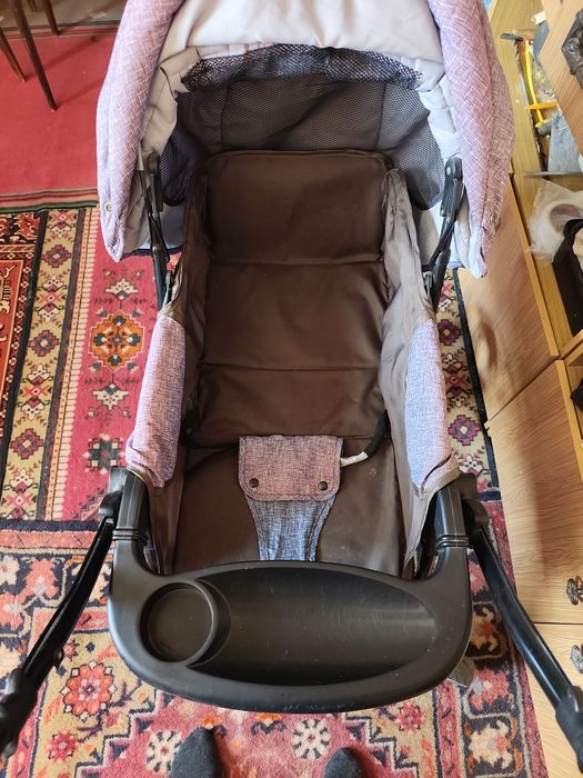 Продаётся коляска состояние смотрите по фото.