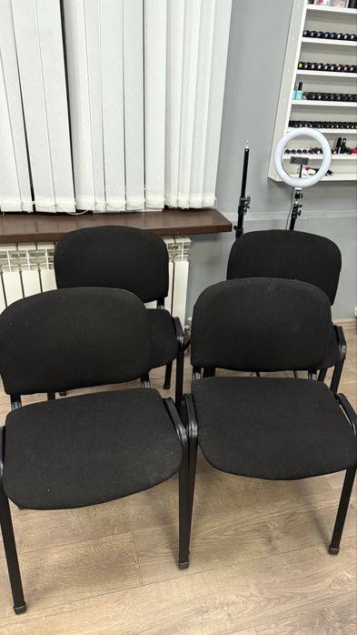 Продаю офисные стулья