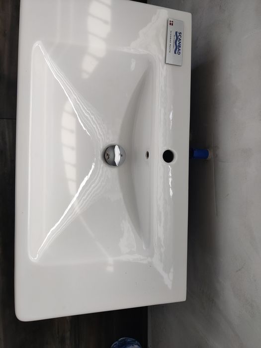 Мивка за баня със плавно затваряне на шкафчетата и лед светлина