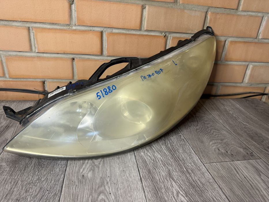 Фара Пежо 407 из Германии