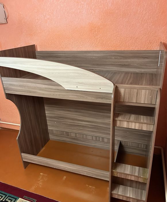 Двухярустный кровать