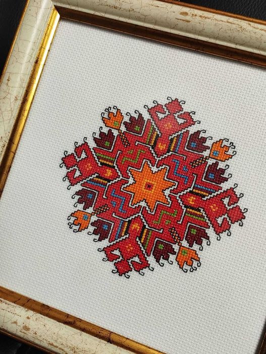 Ръчно бродирана българска шевица