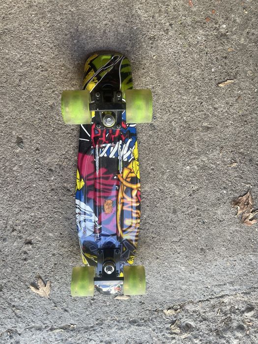 Пени борд налични 2 бр със светещи гуми