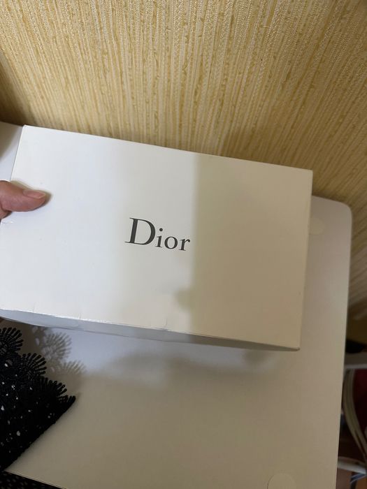 CHRISTIAN DIOR
Красная косметичка