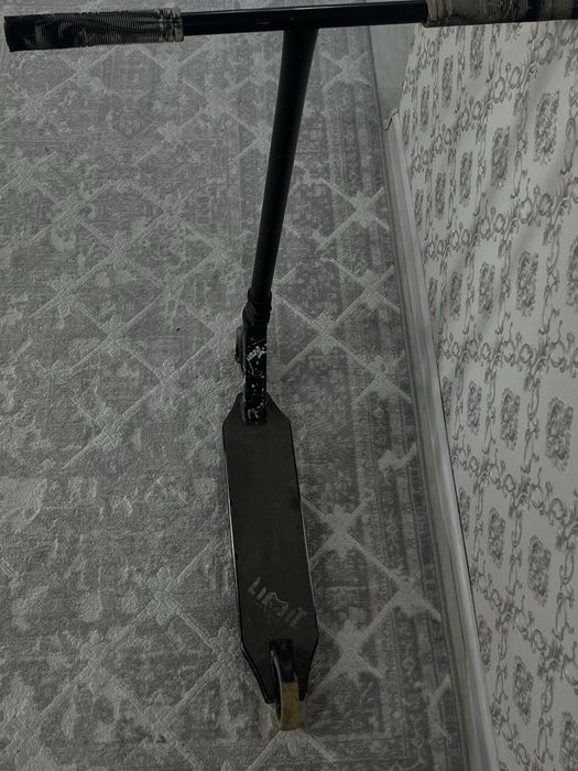 Продам самокат Limit