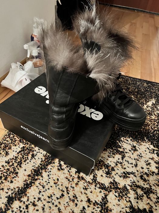 Vând ghete din piele cu blana naturală nr 37