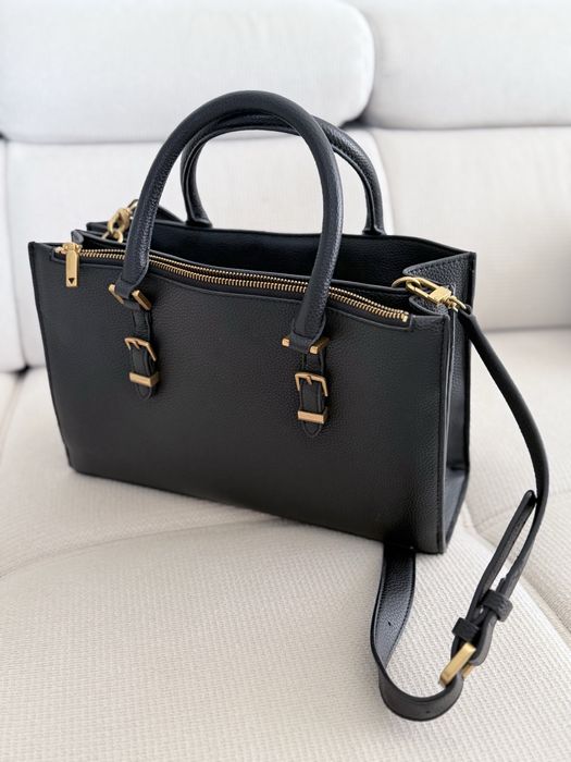 Guess дамска чанта от естествена кожа