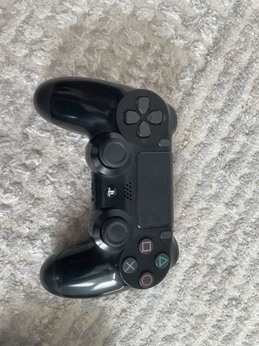 Два джойстика ps4 работают отлично