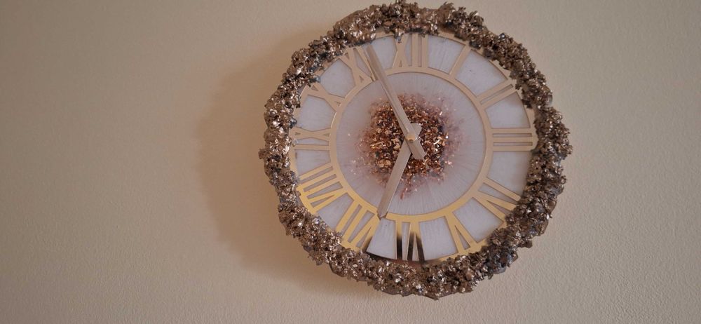 Ръчно изработен стенен часовник