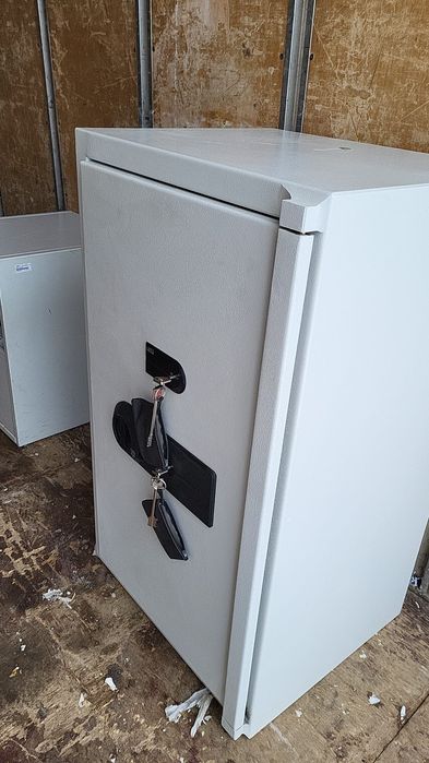 Vând seif ,casa de bani Burg Wachter