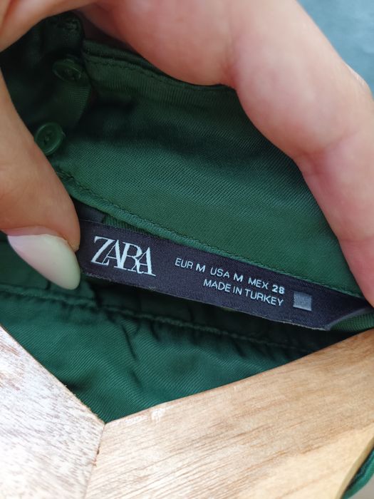 Зелена сатенена риза Zara