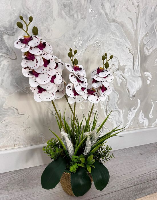 Dekorativniy gullar sotiladi