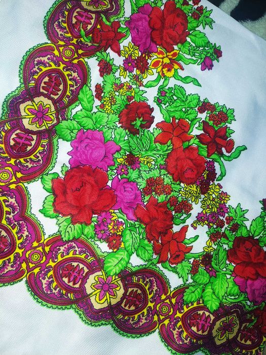 Платок красивый новый