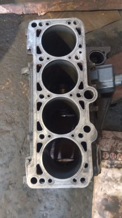 Продам блок Ауди 2 куба