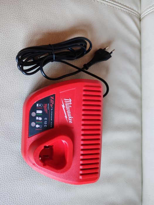 Ciocan rotopercutor Milwaukee M12 CH