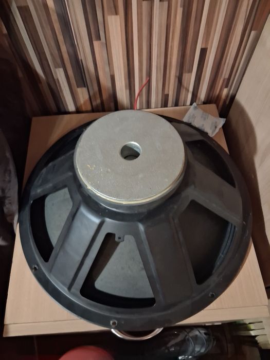 Difuzor 18 țoli 400w rms