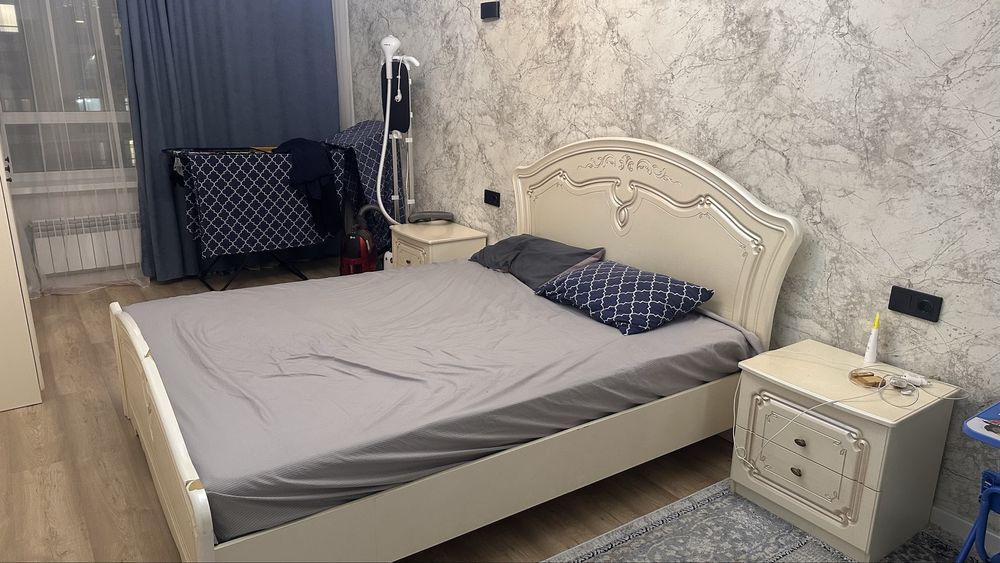 Продам спальный гарнитур